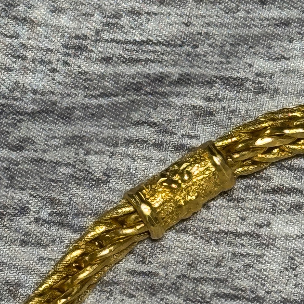 24K Elegant Gold Necklace 22’ - Picture 4 of 5